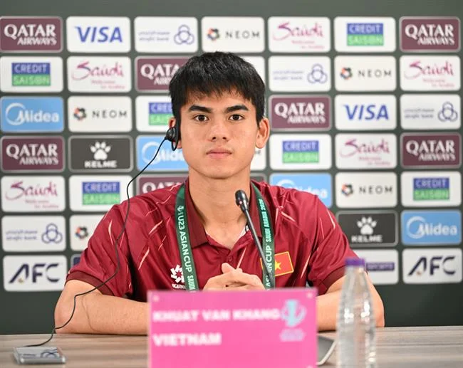 Hình ảnh các biểu tượng giải đấu thể thao hàng đầu thế giới như World Cup, Premier League, NBA trên nền tảng 7789bet Web